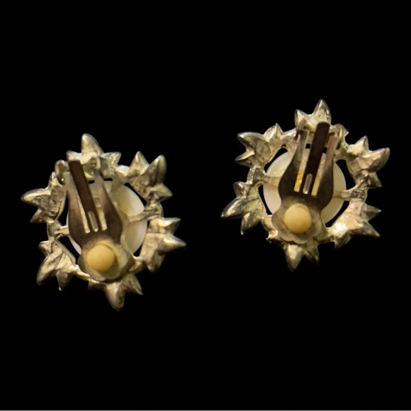 Faux pearl and rhinestone clip on earrings - Picture 5 of 11